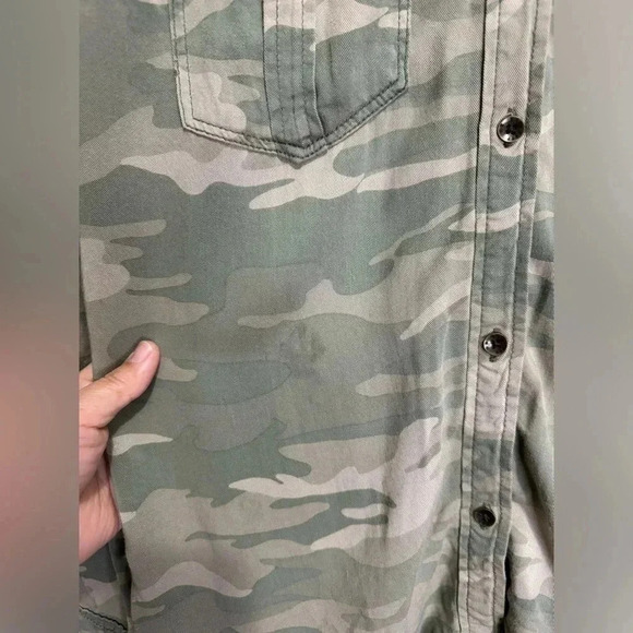 AMERICAN EAGLE OUTFITTERS Camo Boyfriend Fit Button Down Cover-up Shirt Medium - Picture 4 of 6